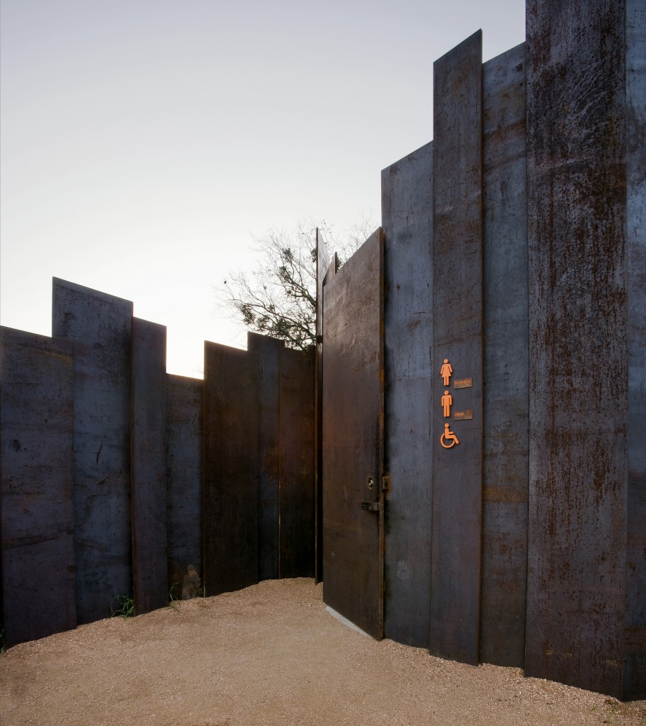 52485a66e8e44ecb170002b2_trail-restroom-miro-rivera-architects_04_trail_restroom_finkel