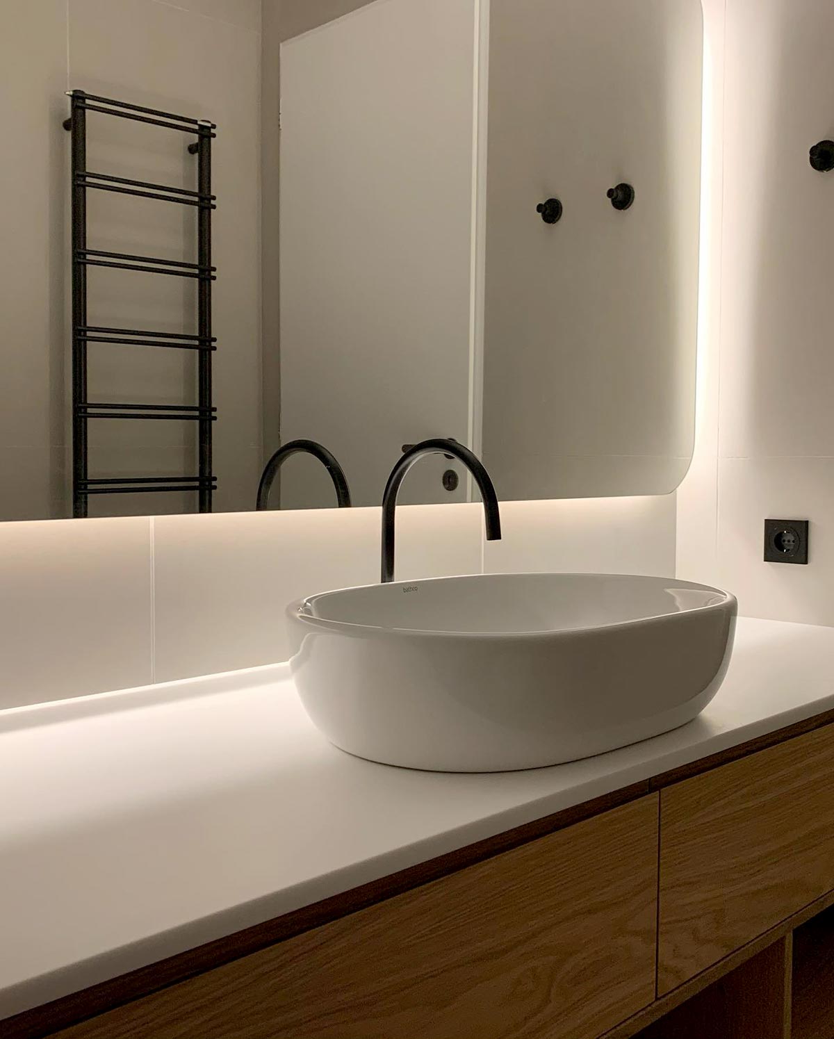 01_MR_bathroom_MEDIUM