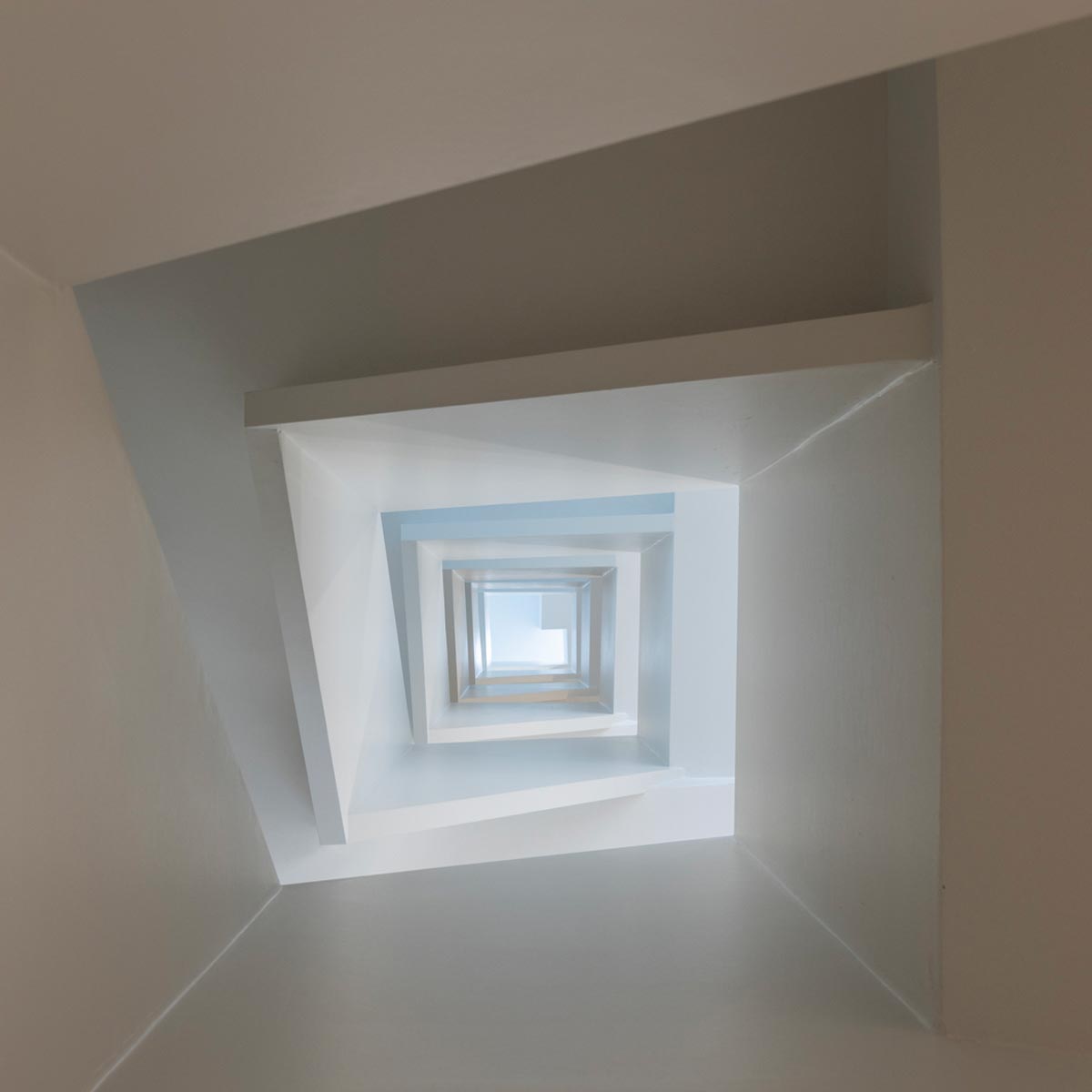 15-PR-eso-square-M-RIGHT